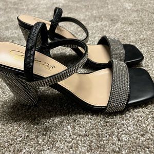 High heels size 6 in women only worn once